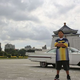 Illustration for article titled Fresh Off The Boat makes the most of Taiwan, but falls victim to American sitcom tropes